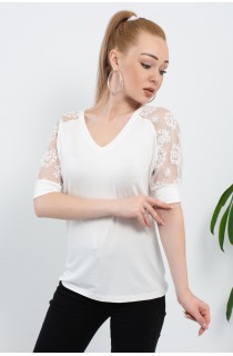 Ekru Omuzları Dantel Detaylı Fakir Kol Bluz